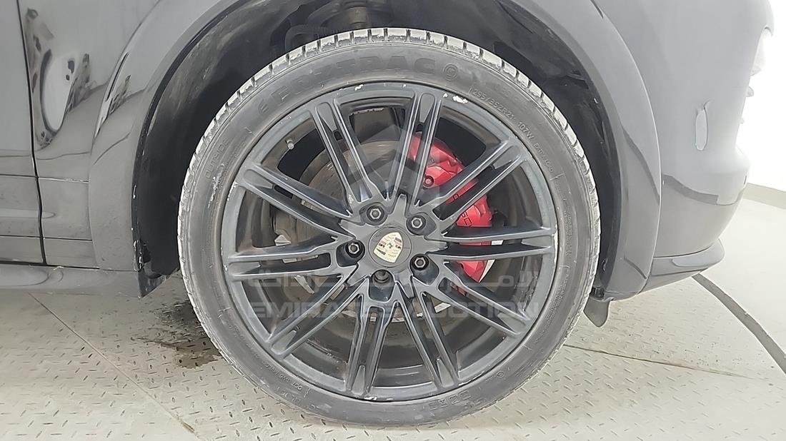 2013 Porsche Cayenne — Front Right Tyre — Photo 33