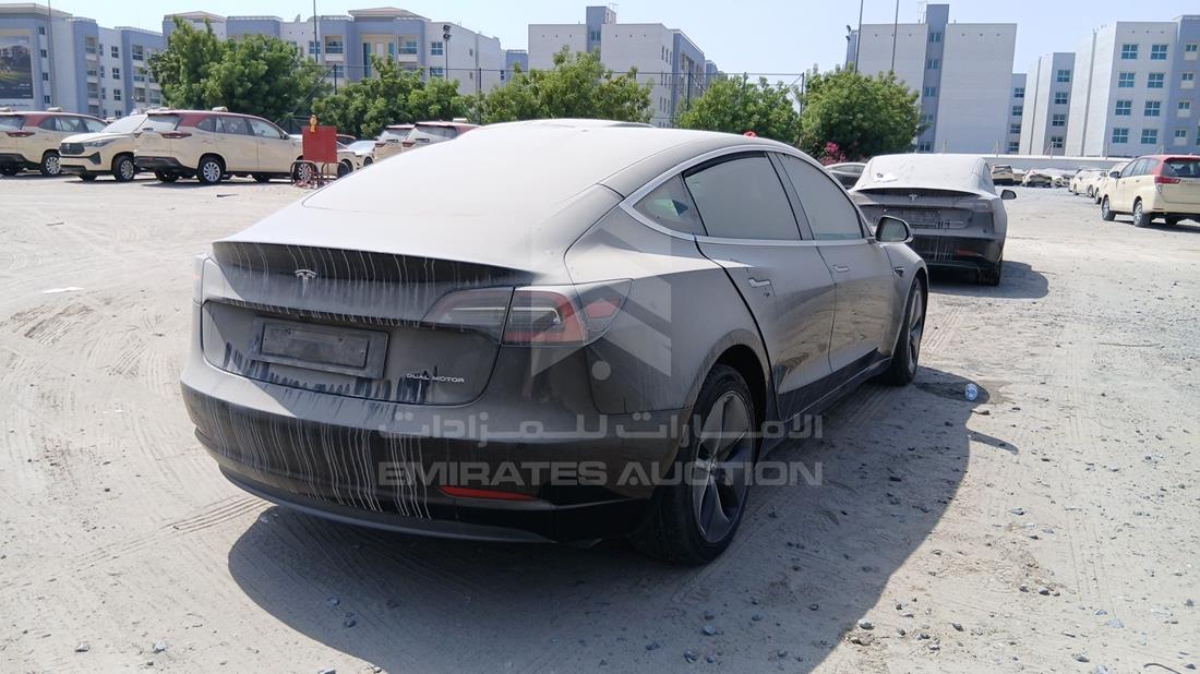 تيسلا موديل 3 2020 — الزاوية الخلفية اليمنى — صورة 9