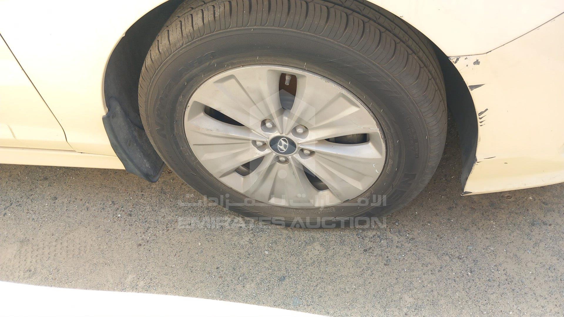 2018 HYUNDAI SONATA VIN: KMHE24135JA082122