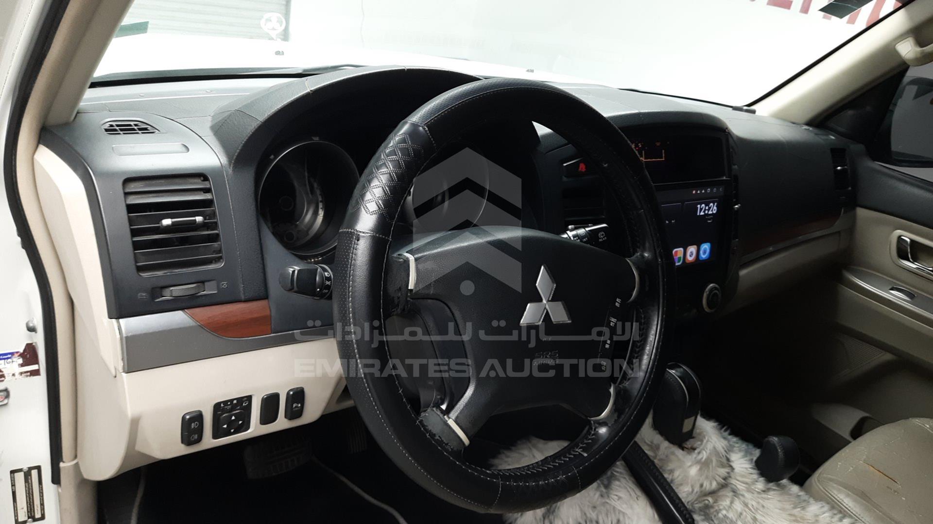 2008 MITSUBISHI PAJERO VIN: JMYLRV93W8J728895