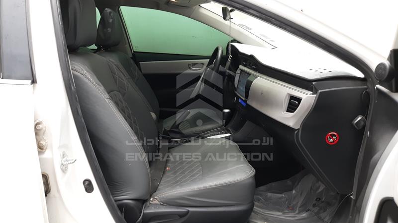 RKLBL9HE7F5241122 Auction: EmiratesAuction Lot: 407963 RKLBL9HE7F5241122 Toyota Corolla 2015 WHITE Photo 31