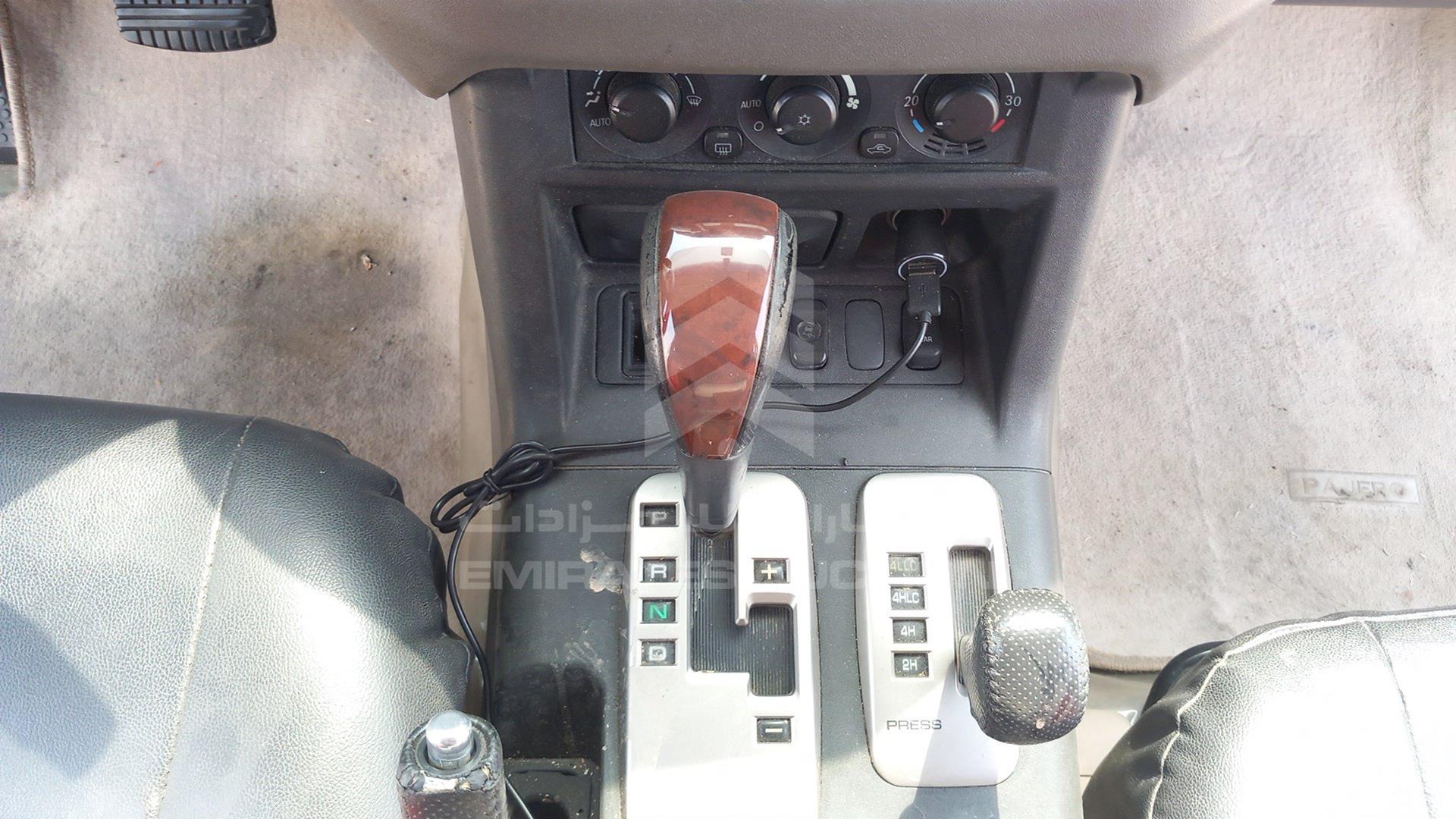 2006 MITSUBISHI PAJERO VIN: JMYLRV73W6J703225