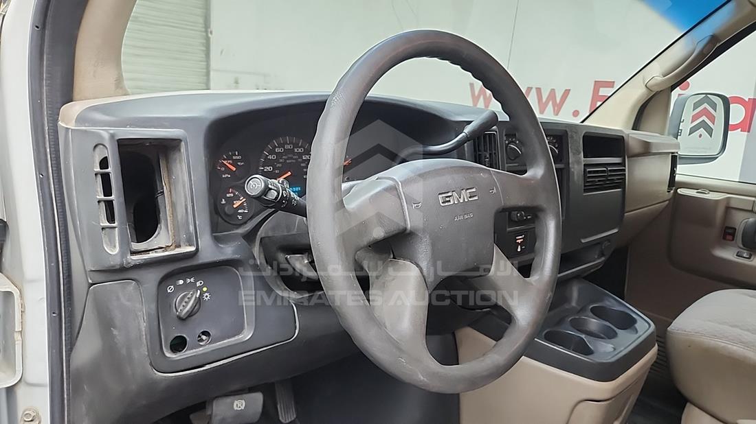 2006 GMC 2500 — Front Left Driver Dashboard View — Photo 11