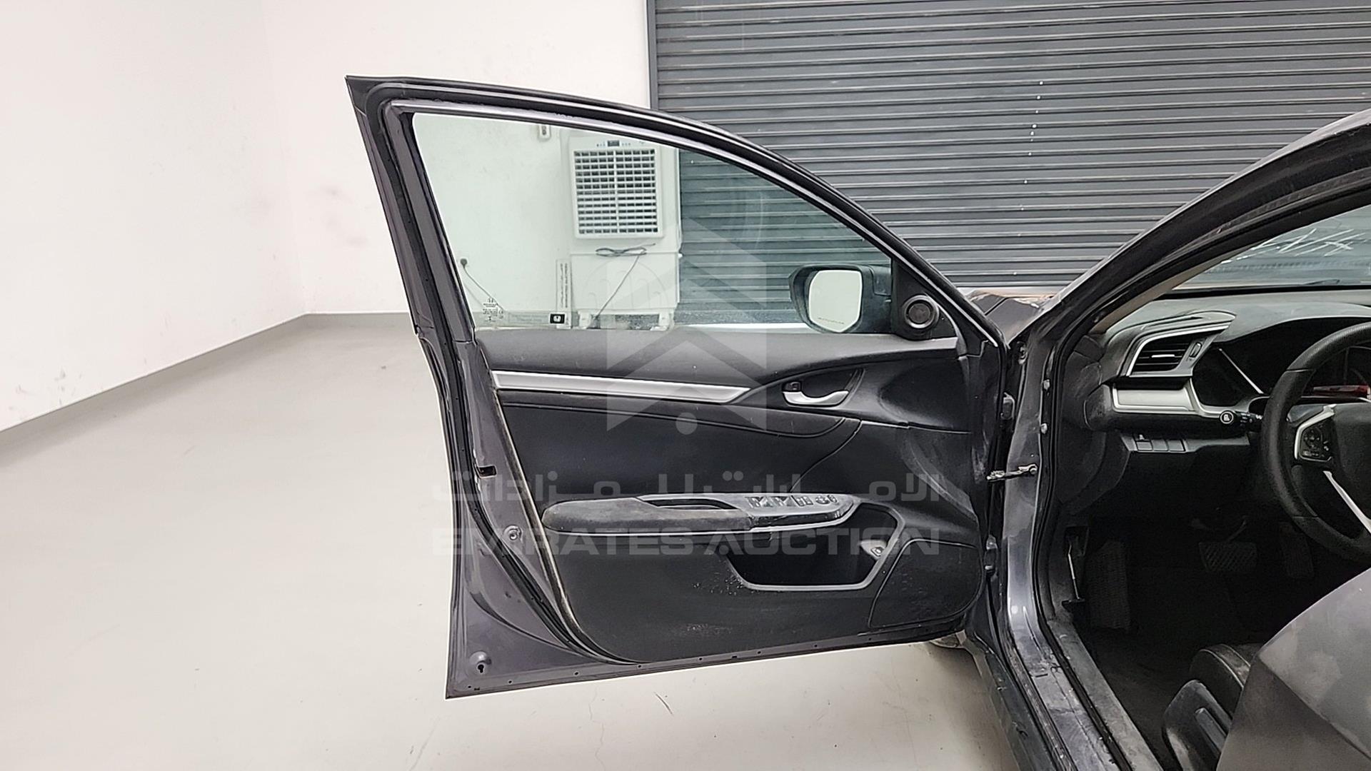 2018 HONDA CIVIC VIN: 2HGFC2F70JH592807