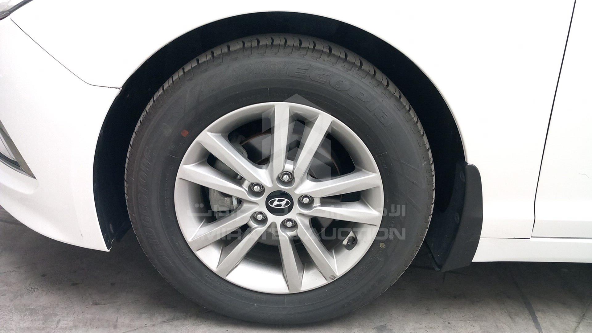 2017 HYUNDAI SONATA VIN: KMHE241G1HA289135