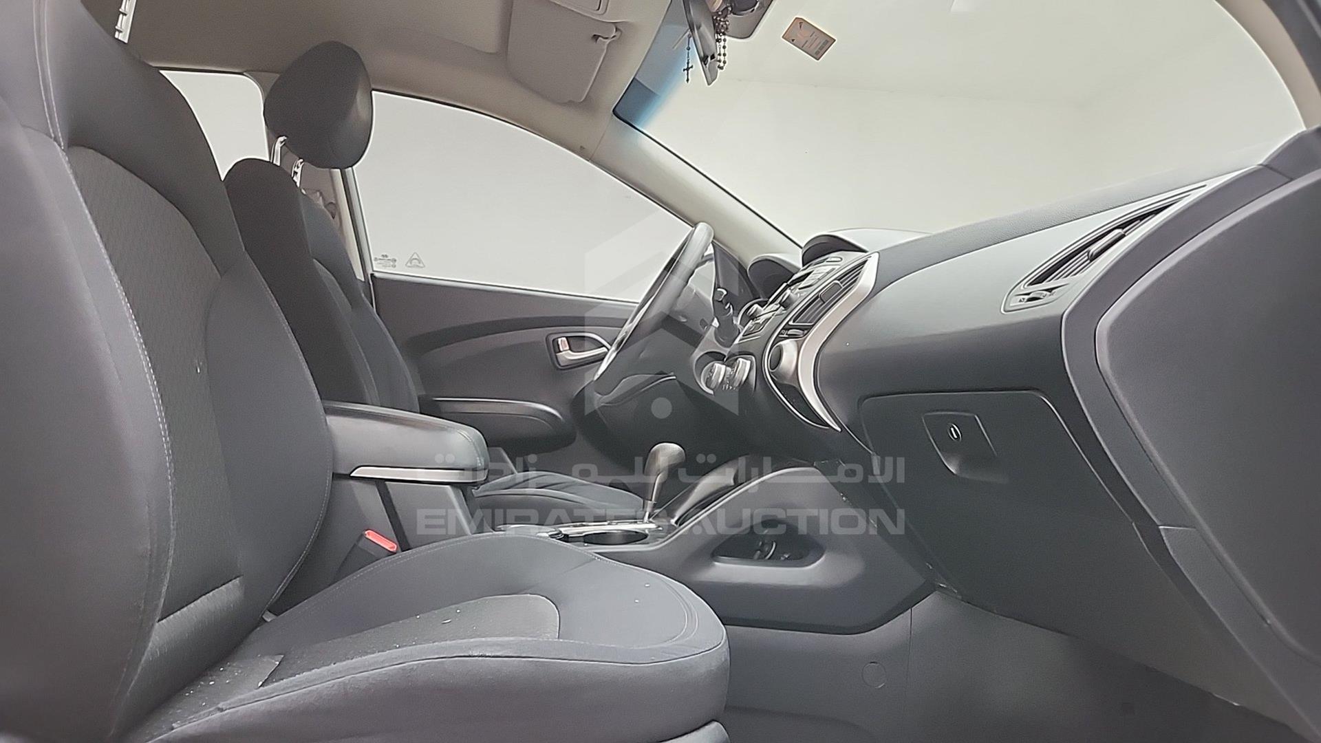2011 HYUNDAI TUCSON VIN: KMHJT81B4BU132406