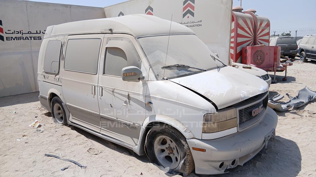 1998 Chevrolet Astro — Front Right Angle — Photo 9