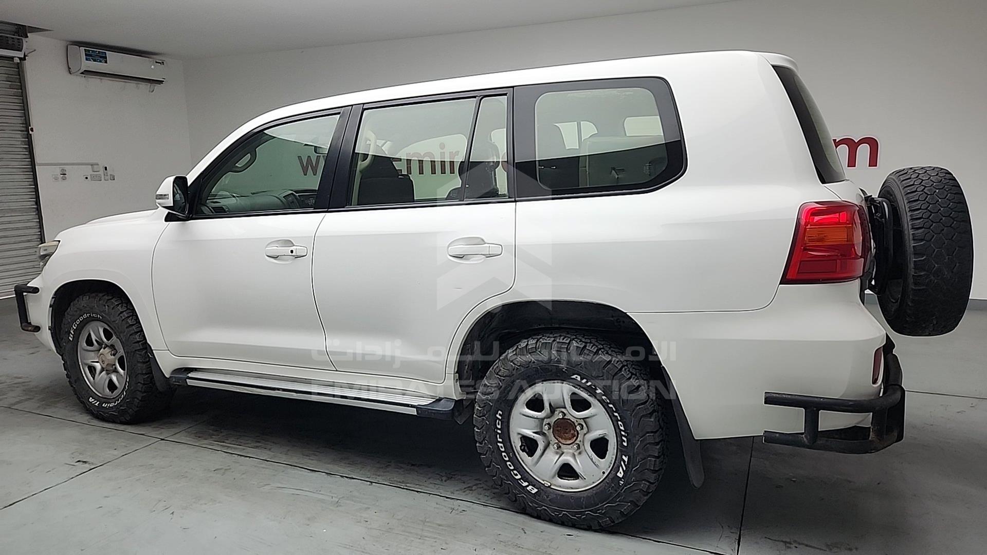 2014 TOYOTA LC 200 VIN: JTMHV09J904135065