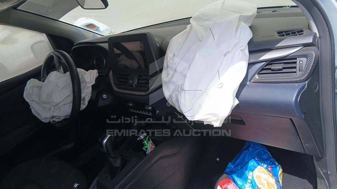 سوزوكي بالينو 2025 — زاوية واجهة الراكب الأمامي الأيمن — صورة 22