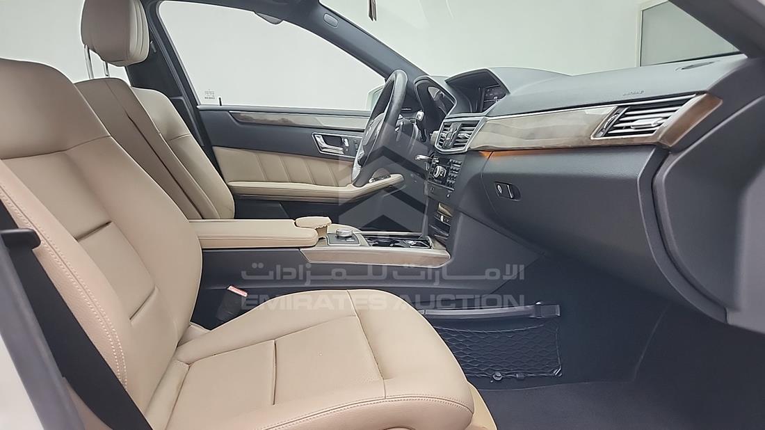 مرسيدس E 350 2010 — زاوية الراكب الأمامي للمقعد — صورة 31