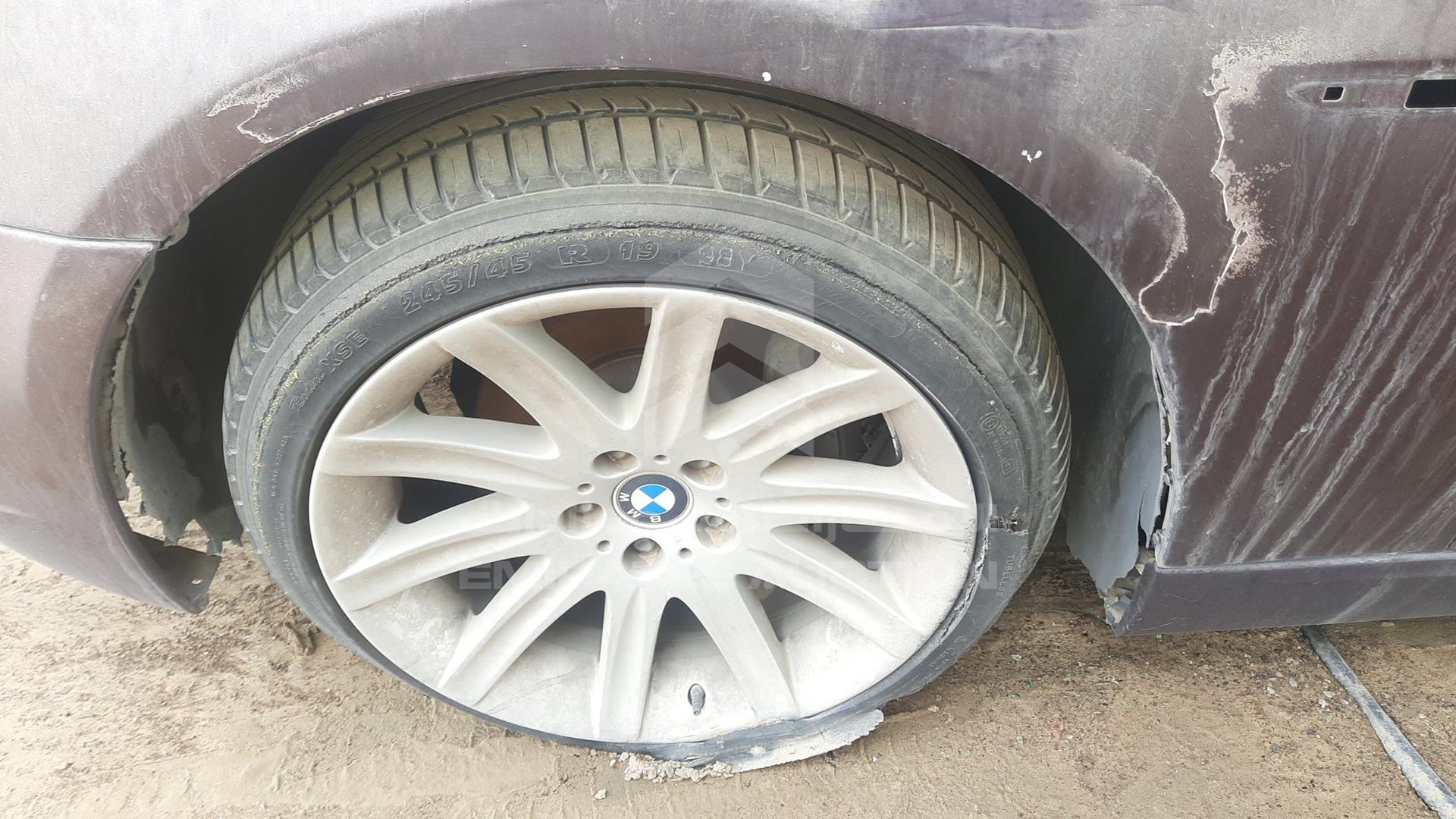 2006 BMW 730 VIN: WBAHN21086DS82689