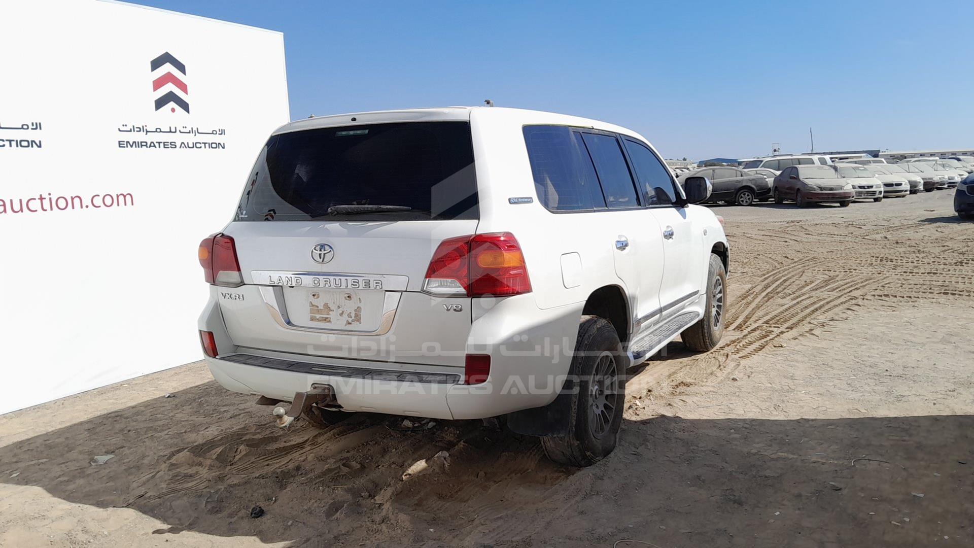 2011 TOYOTA LAND CRUISER VIN: JTMHT05J7B4041507