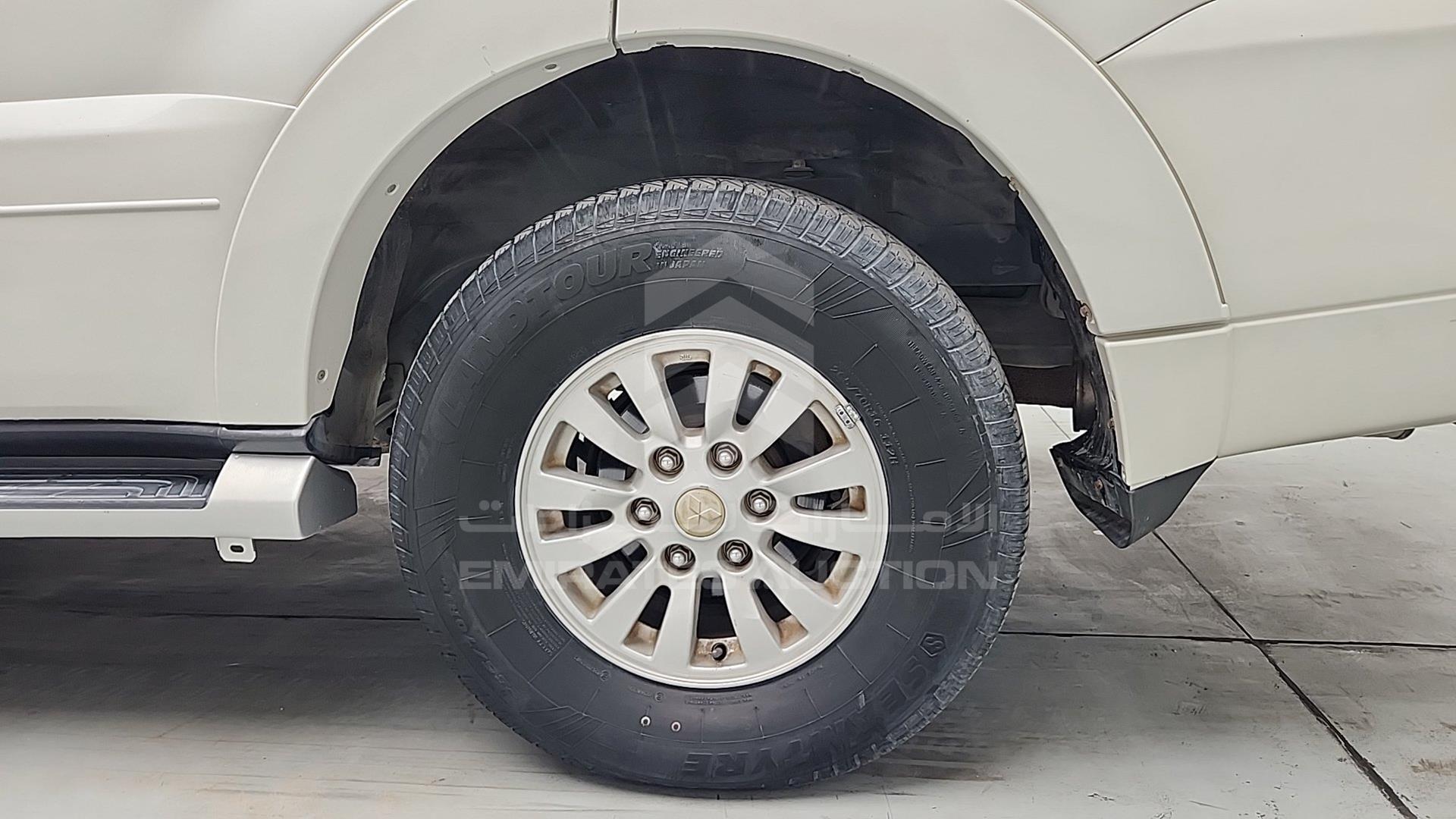 2011 MITSUBISHI PAJERO VIN: JMYLRV95WBJ701598