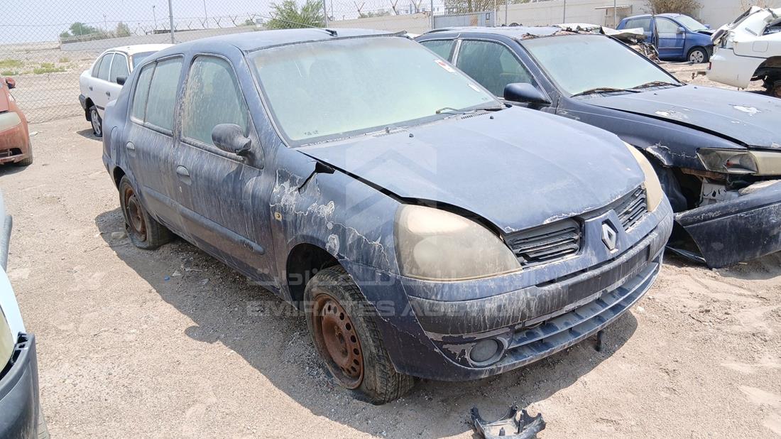 2005 Renault Clio — Front Right Angle — Photo 9