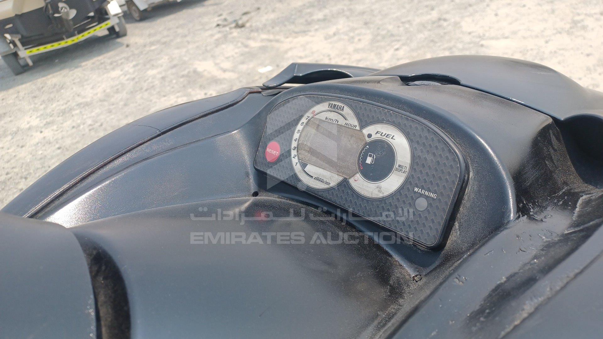 0 JET SKI + TROLLEY YAMAHA VIN: YAMA25711102