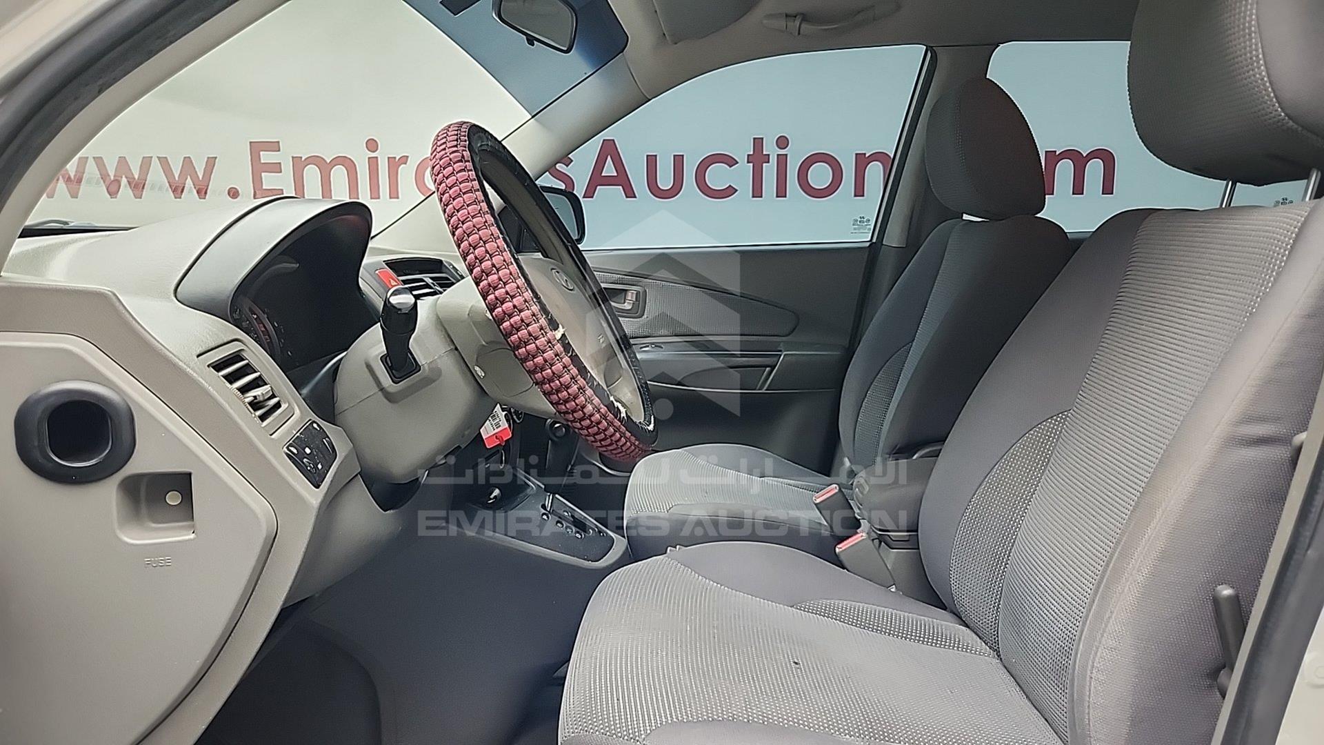 2008 HYUNDAI TUCSON VIN: KMHJM81B28U818546