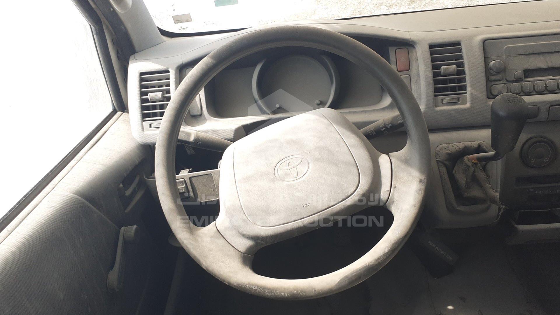 2005 TOYOTA HIACE VIN: JTGJX02P750002445