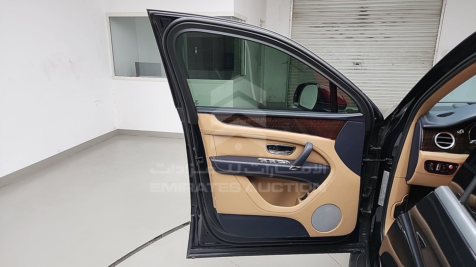 2020 BENTLEY BENTAYGA VIN: SJAAL1ZV6LC030267