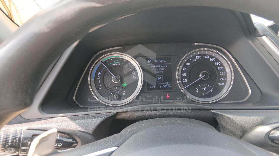 2021 Hyundai Sonata Hybrid — Speedometer & RPM Gauges — Photo 15
