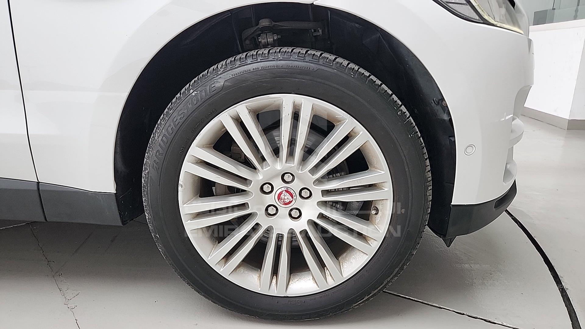 2017 JAGUAR F-PACE VIN: SADCA2BV7HA077179