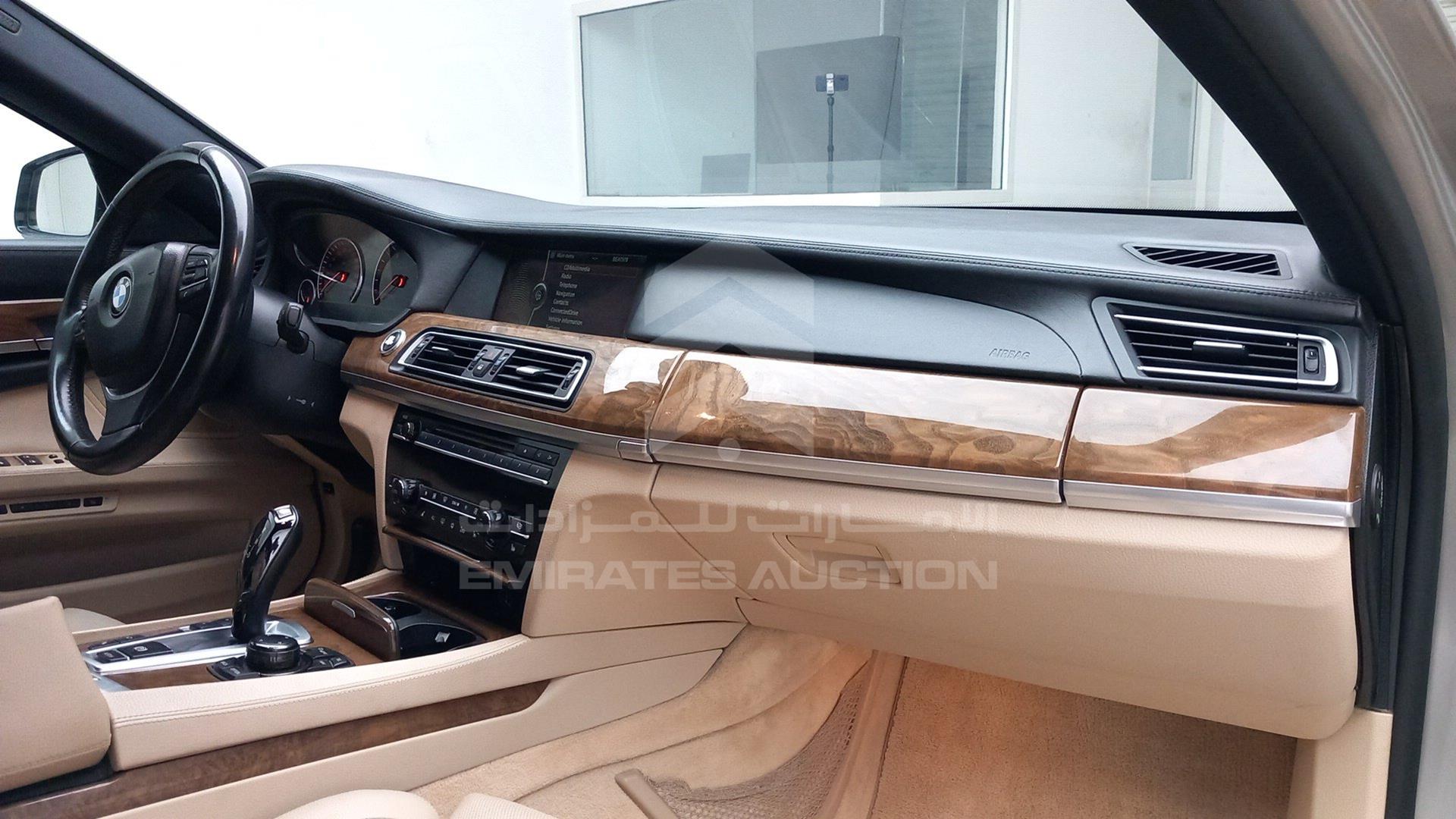 2010 BMW 750 VIN: WBAKB8108AC342700