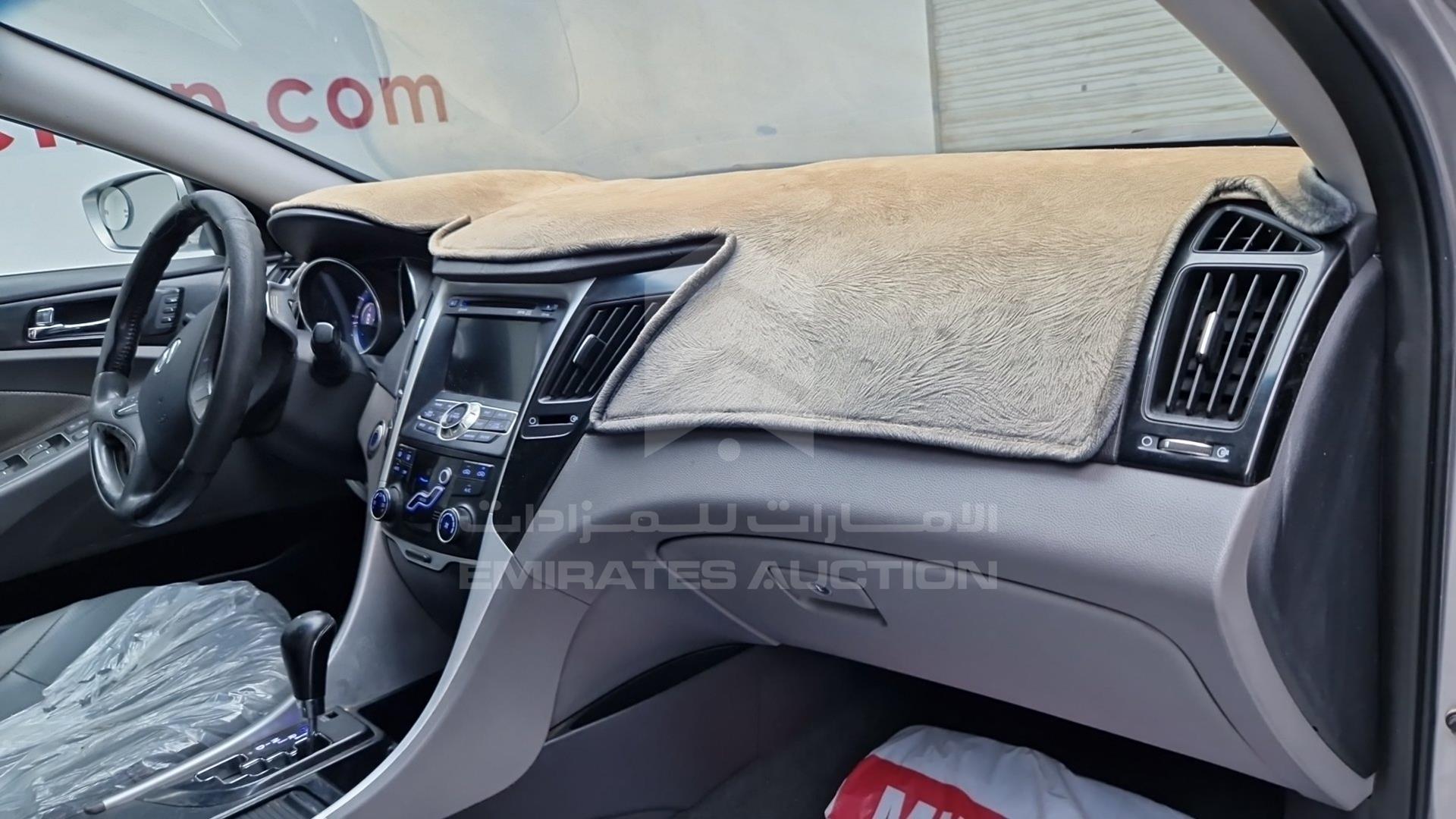 2012 HYUNDAI SONATA VIN: KMHEC41C2CA388372