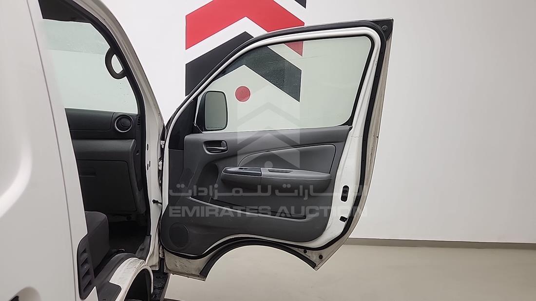 نيسان أورفان 2014 — الباب الأمامي الأيمن — صورة 19