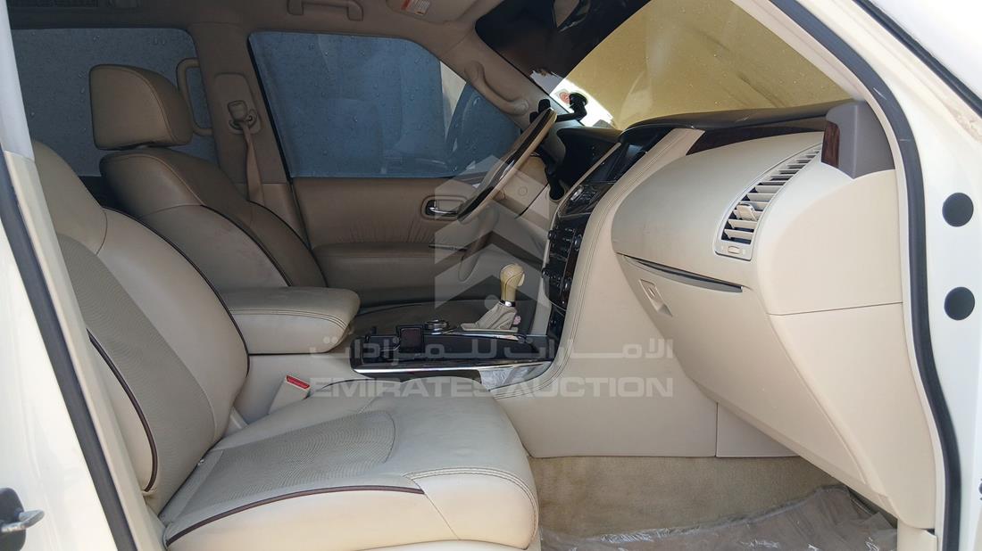 نيسان باترول 2013 — زاوية الراكب الأمامي للمقعد — صورة 22