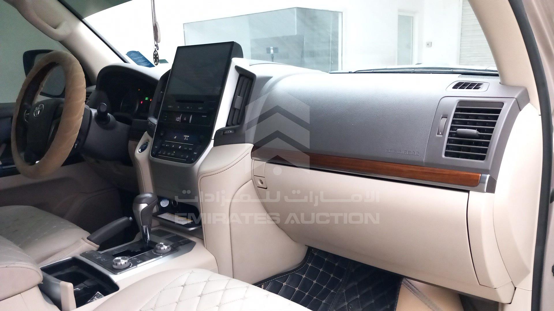 2018 TOYOTA LAND CRUISER VIN: JTMHX01J0J4160430