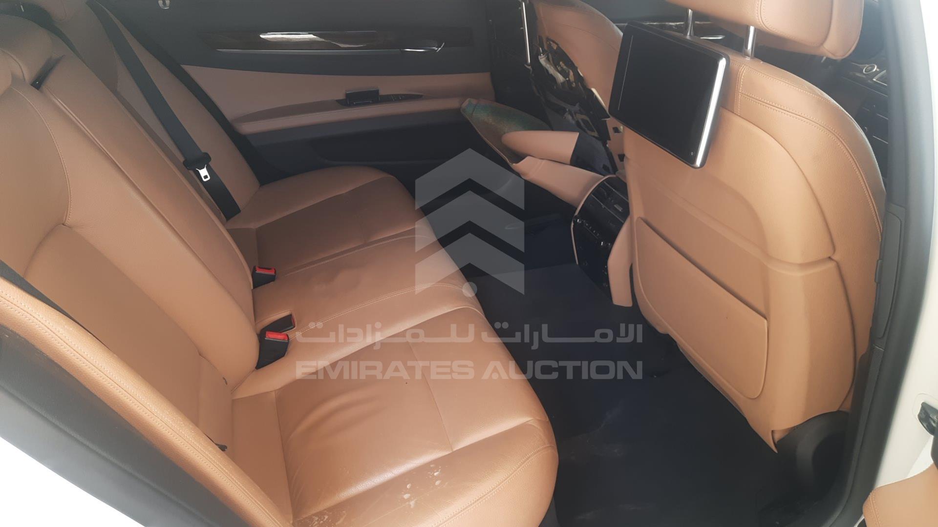 0 BMW --- VIN: WBAYE2108DDZ42176