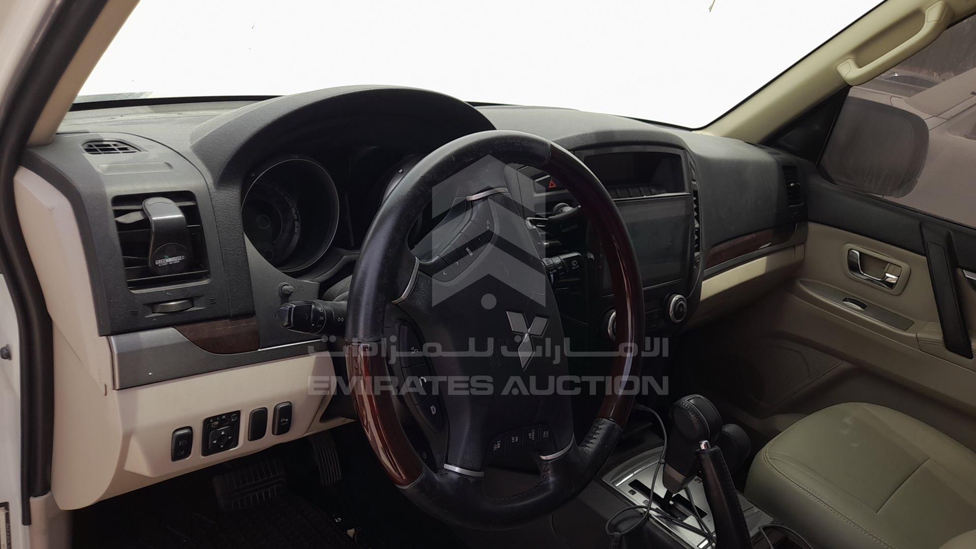 2010 MITSUBISHI PAJERO VIN: JMYLRV95WAJ711426