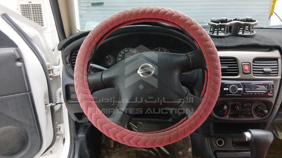 2004 Nissan — Steering & Mounted Controls — Photo 20