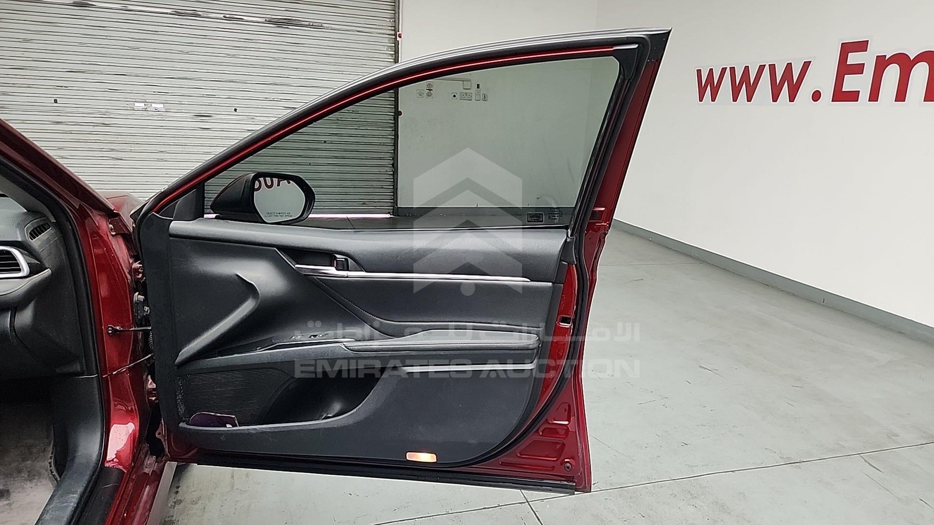 2018 TOYOTA CAMRY VIN: 4T1B11HK5JU566792