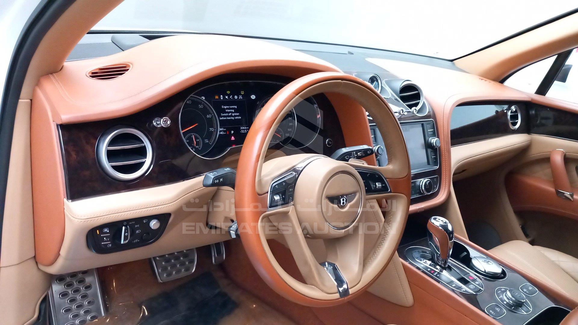 2017 BENTLEY BENTAYGA VIN: SJAAB1ZV8HC015778