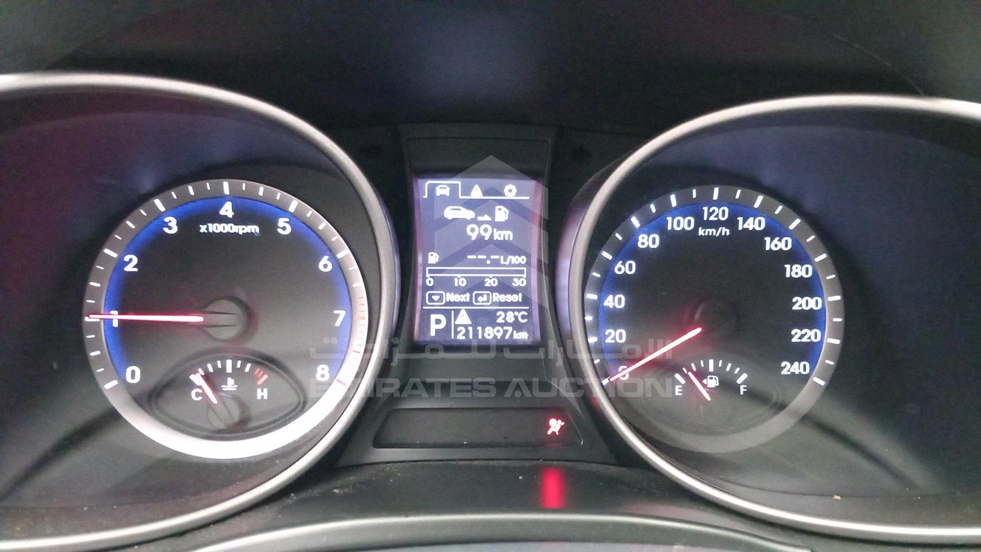2015 HYUNDAI SANTA FE VIN: KMHSU81E8FU368459