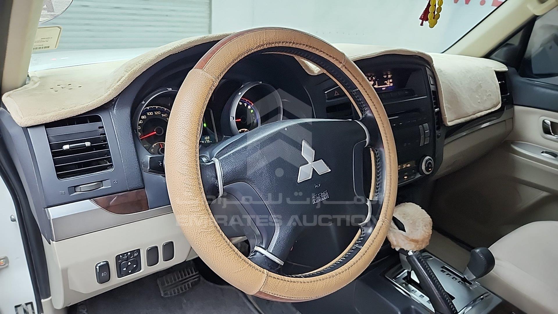 2011 MITSUBISHI PAJERO VIN: JMYLRV95WBJ701598