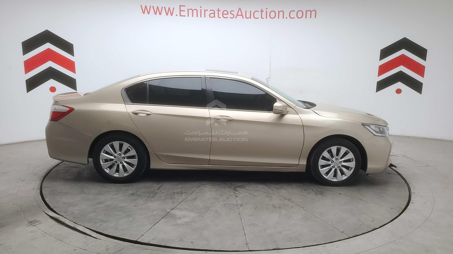 2016 HONDA ACCORD VIN: LUCCR2625G3405914