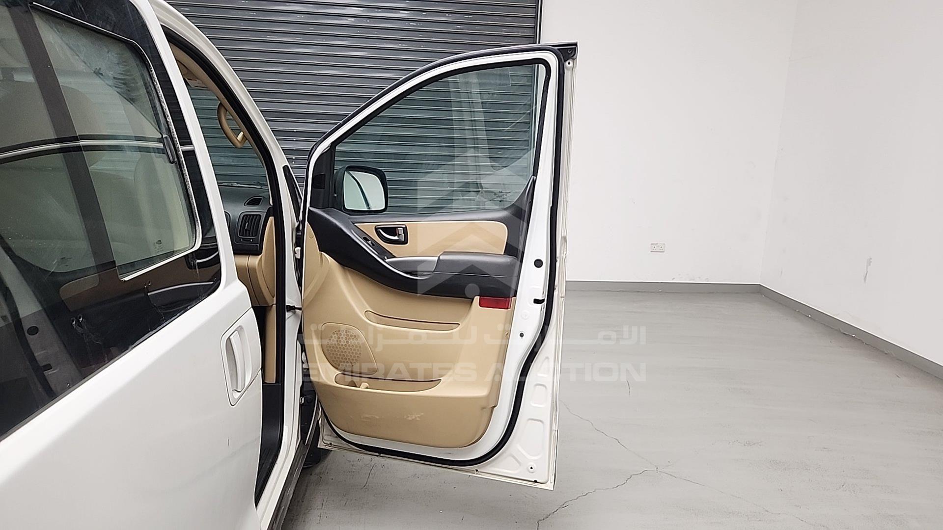 2018 HYUNDAI H1 VIN: KMJWA37R0JU946956