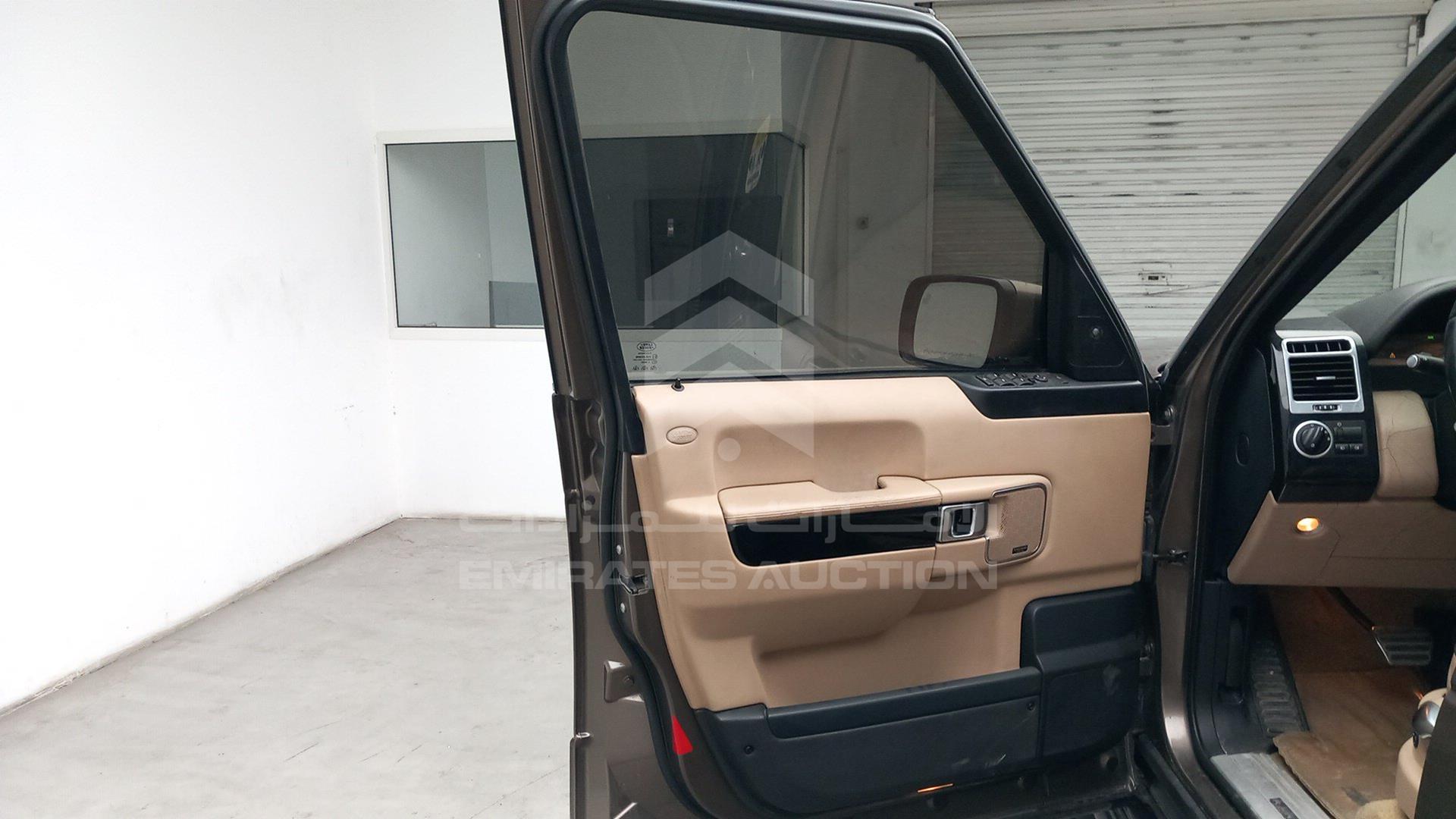 2011 RANGE ROVER VOGUE VIN: SALLMAME4BA335131