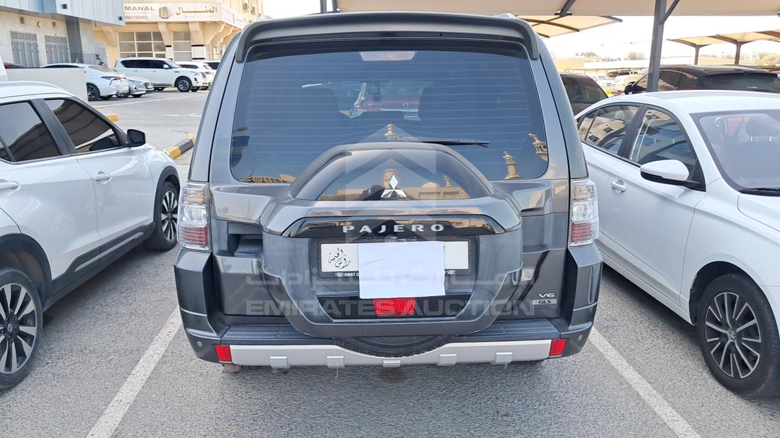2017 Mitsubishi Pajero — Rear View — Photo 6