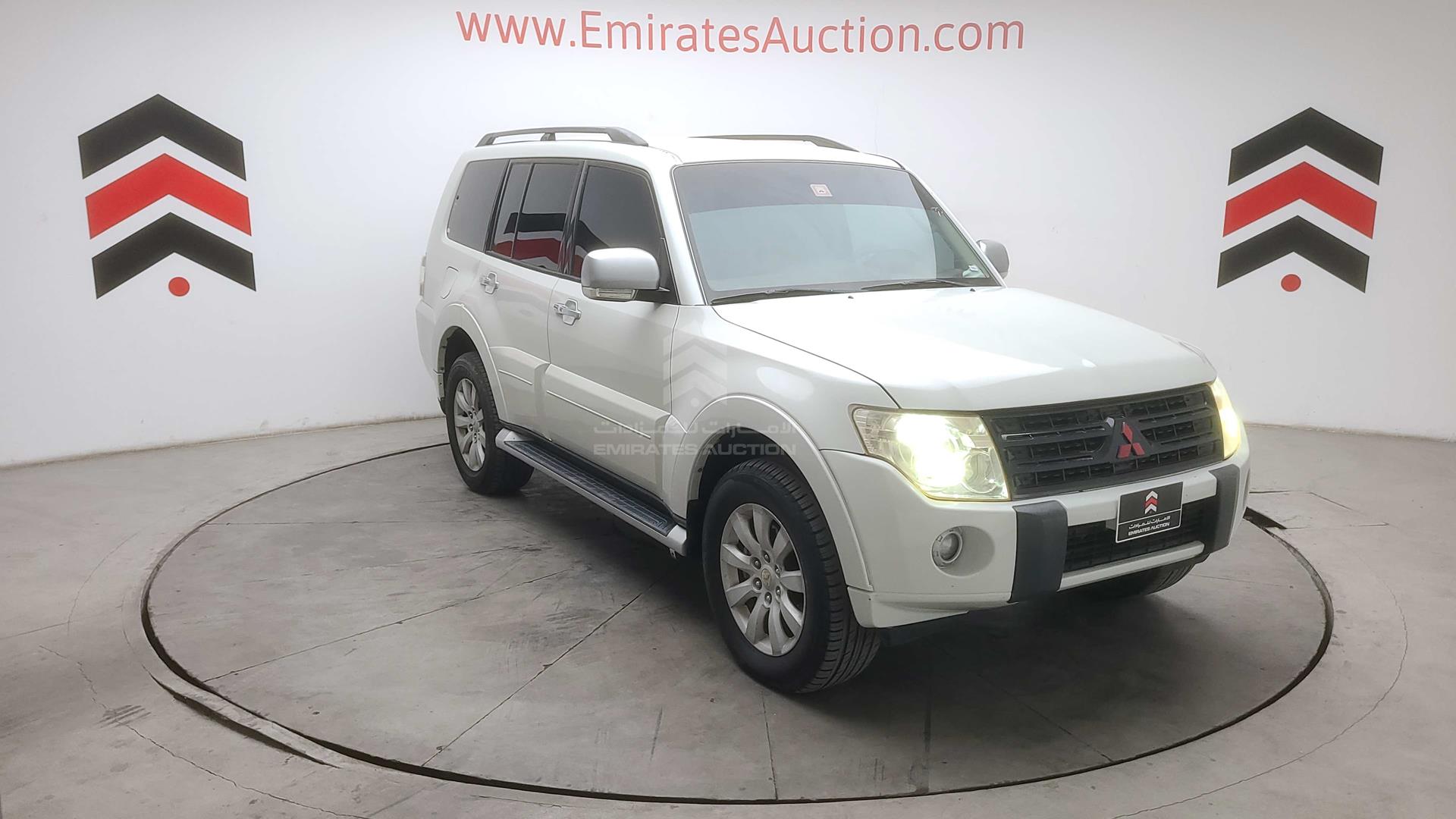 2011 MITSUBISHI PAJERO VIN: JMYLV97WB706495