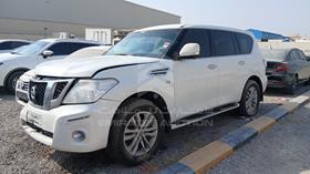 2013 Nissan Patrol — Front Left Angle — Photo 5 — Thumbnail