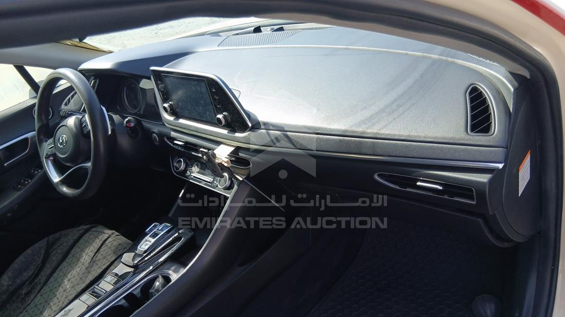هيونداي سوناتا هجينة 2021 — زاوية واجهة الراكب الأمامي الأيمن — صورة 24
