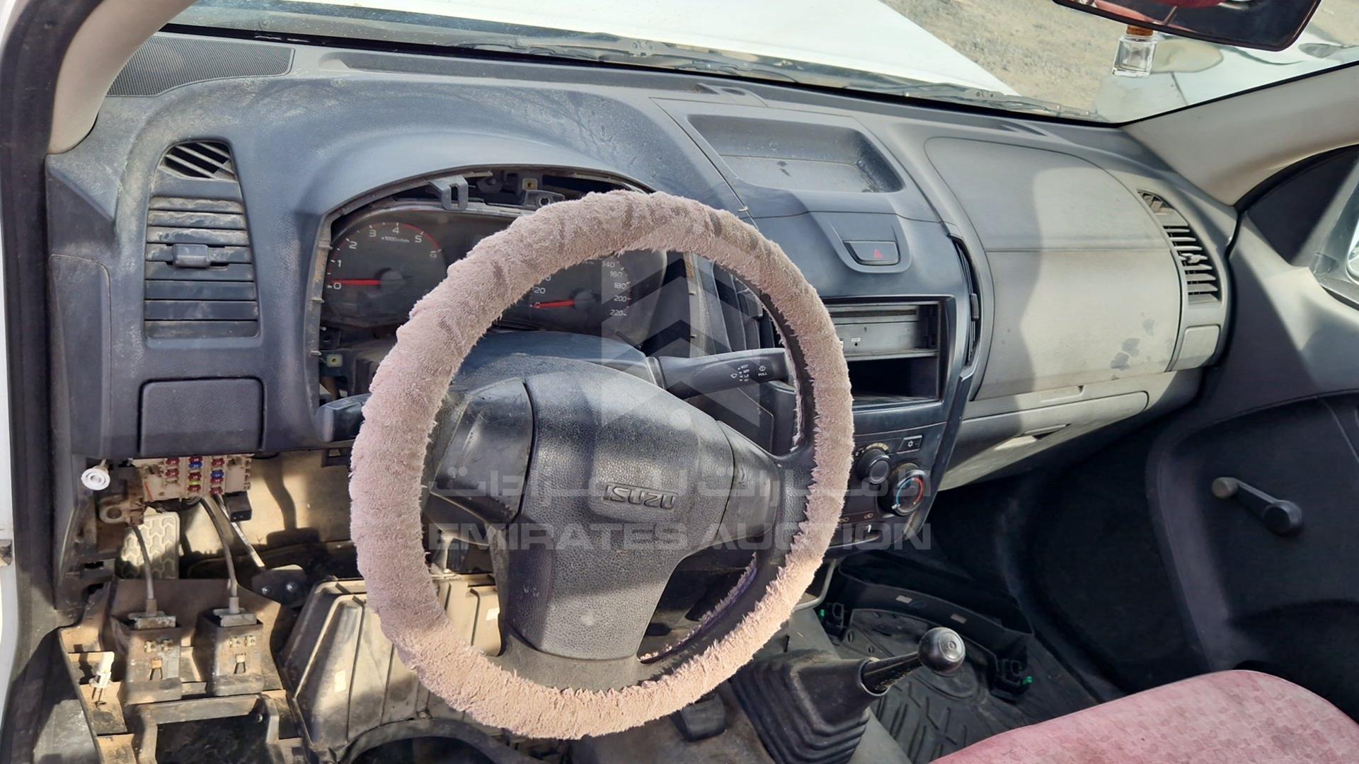 2015 ISUZU D-MAX VIN: MPAEL34C1FT003913