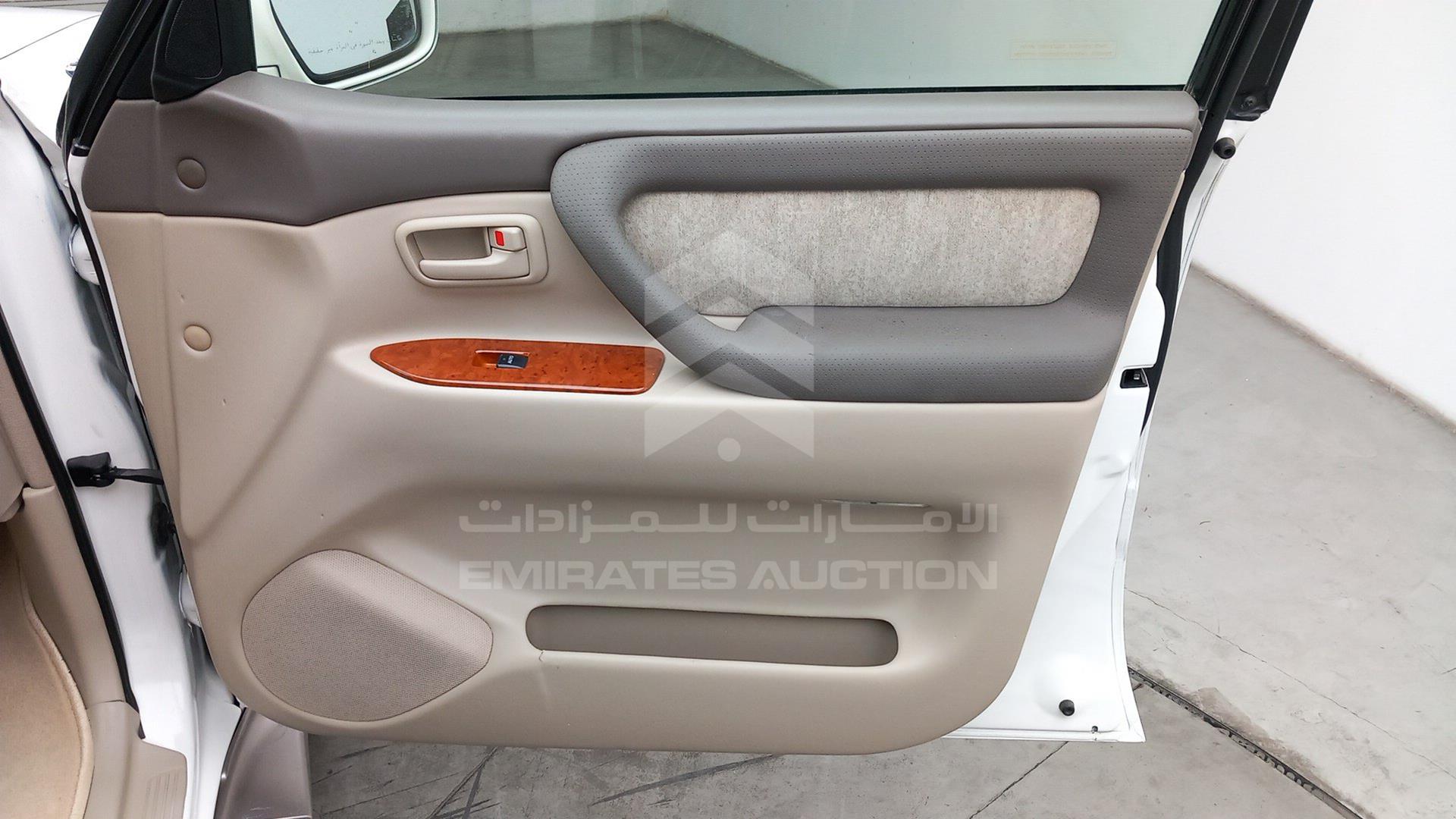 2004 TOYOTA LAND CRUISER VIN: JTEHT05J442060123