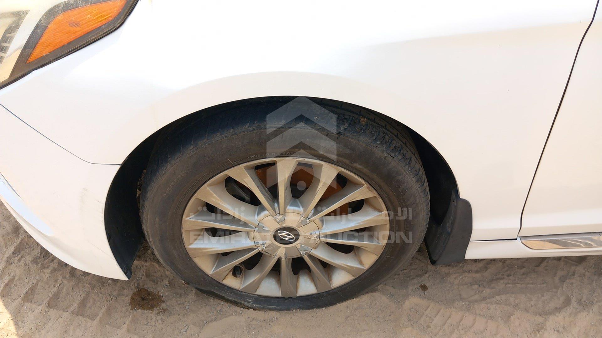 2015 HYUNDAI SONATA VIN: 5NPE34AF8FH208386