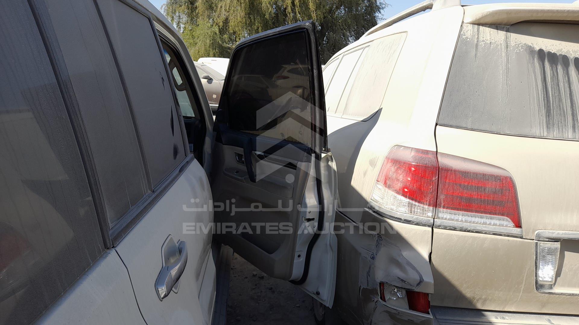 2011 MITSUBISHI PAJERO VIN: JMYLRV95WBJ703096