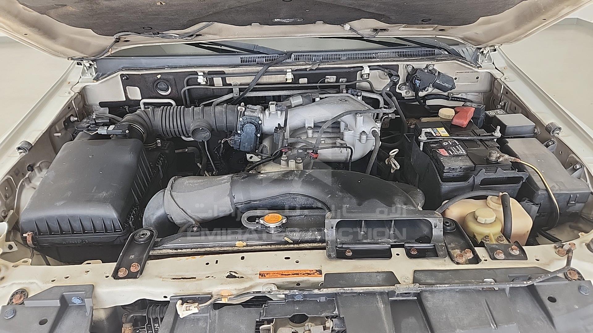 2009 MITSUBISHI PAJERO VIN: JMYLRV93W9J710845