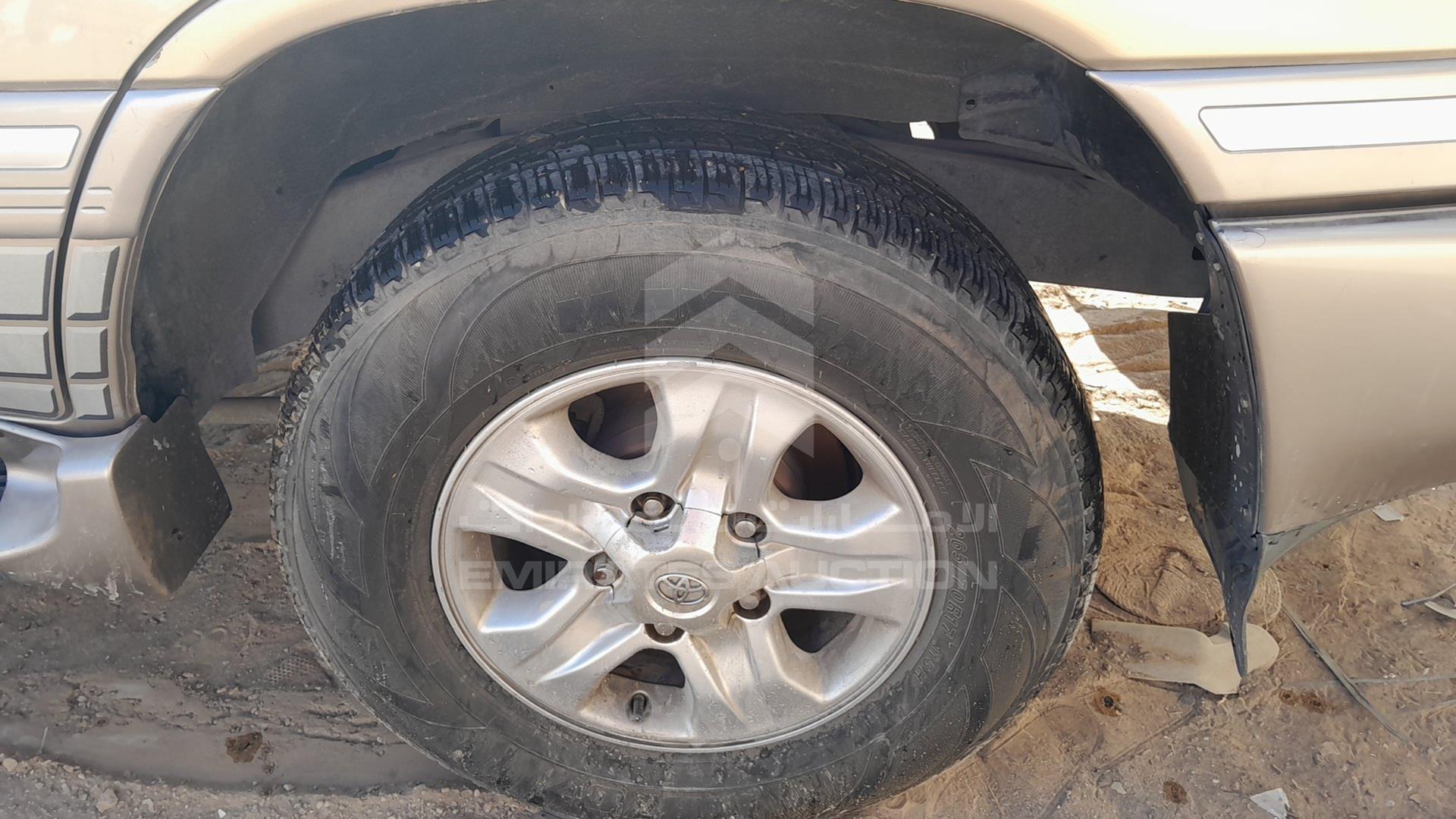 2005 TOYOTA LAND CRUISER VIN: JTEHT05J052076708