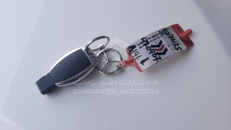 WDDGJ7HB7DG056594 Auction: EmiratesAuction Lot: 428637 WDDGJ7HB7DG056594 Mercedes C 63 AMG 2013 WHITE Photo 5